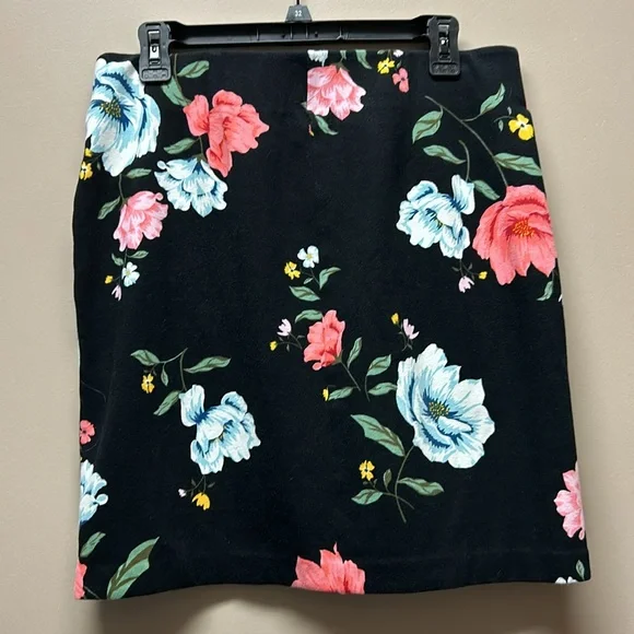 PRICE DROP! Beautiful Black and Floral Print women’s stretch pencil skirt - Picture 3 of 5